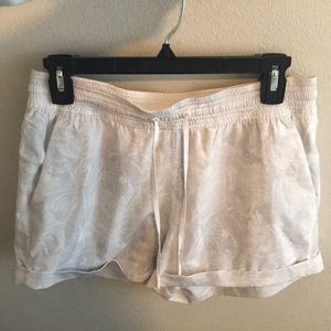 White patterned LuLu shorts